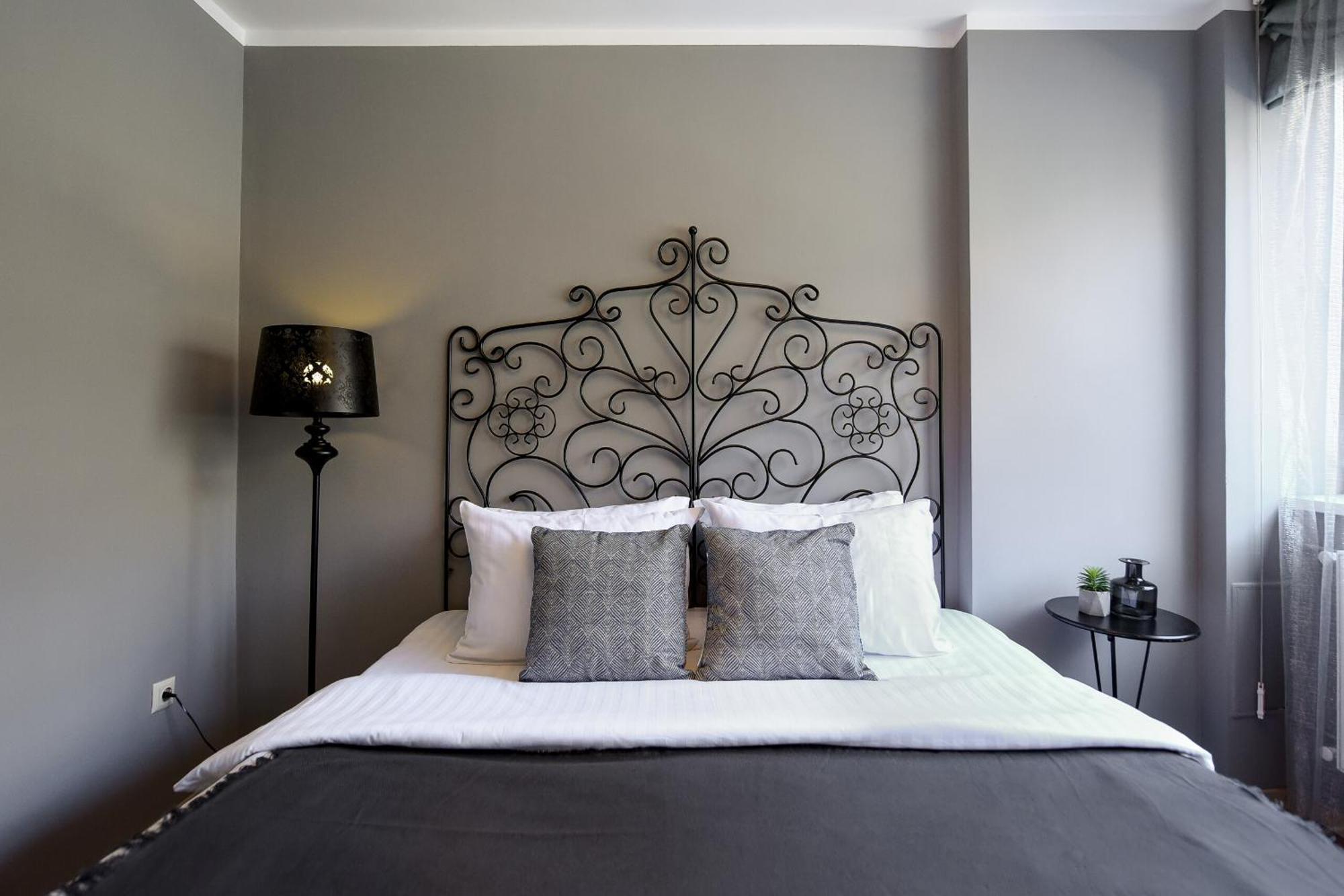 Downtown Oasis: Central Apartments With Cozy Charm Bukarest Exterior foto